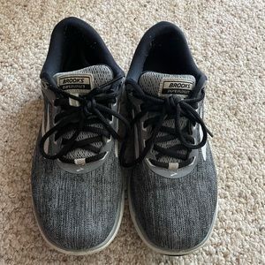 Size 8 Brooks PureFlow7 running shoes.